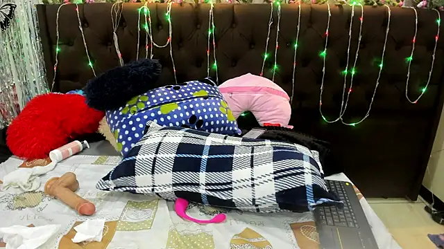 HottCandy21 online show from 12, 2, 2025