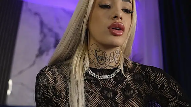 Snapshot of blondie_muller chatting on 30, 4, 2026 blondie muller online show from 30, 4, 2026