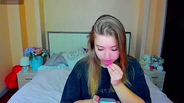 Snapshot of AlexissM chatting on 9, 11, 2025 AlexissM online show from 9, 11, 2025