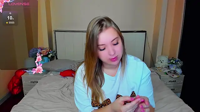 Snapshot of AlexissM chatting on 12, 11, 2025 AlexissM online show from 12, 11, 2025