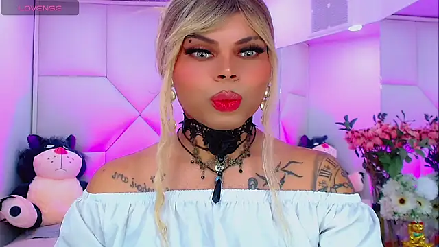 Snapshot of AdanKinng chatting on 8, 10, 2025 AdanKinng online show from 8, 10, 2025