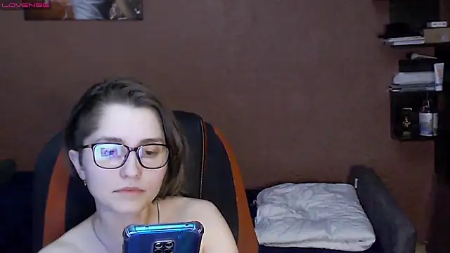 womanstrong78 online show from 2, 3, 2025