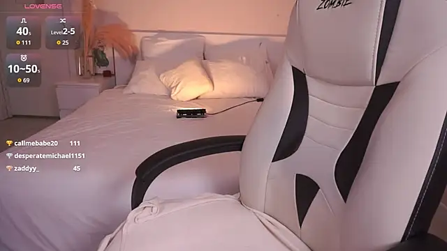 Snapshot of Ooops_Boobss chatting on 4, 4, 2026 Ooops Boobss online show from 4, 4, 2026