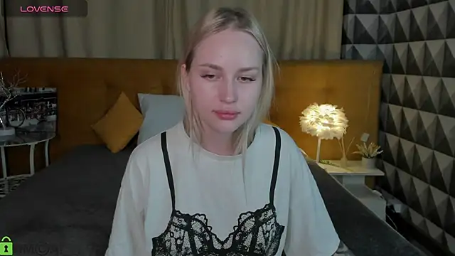 Snapshot of Carol__Cox chatting on 12, 9, 2025 Carol  Cox online show from 12, 9, 2025