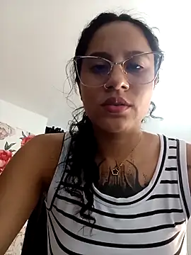 Snapshot of Karii-R chatting on 30, 4, 2026 Karii-R online show from 30, 4, 2026