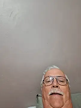 Snapshot of NawtyB1965 chatting on 26, 4, 2026 NawtyB1965 online show from 26, 4, 2026