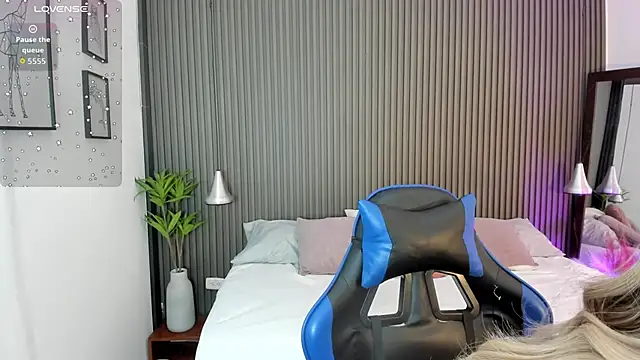 Snapshot of Axel_brunette1 chatting on 15, 4, 2026 Axel brunette1 online show from 15, 4, 2026