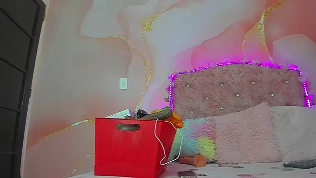 Taylor  cooper online show from 23, 9, 2025