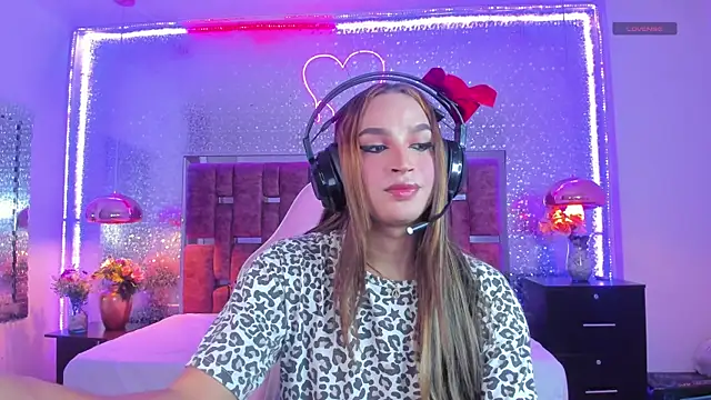 KylieVictoria online show from 3, 12, 2025