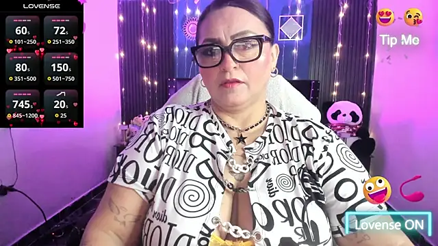 Snapshot of Ivonnee__ chatting on 22, 4, 2026 Ivonnee online show from 22, 4, 2026