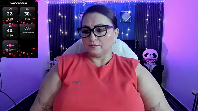 Snapshot of Ivonnee__ chatting on 2, 5, 2026 Ivonnee online show from 2, 5, 2026