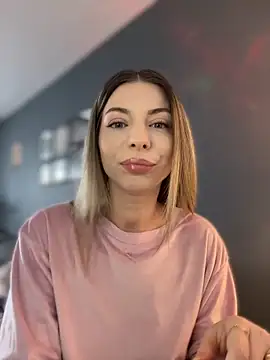 Snapshot of Mia_Ethan chatting on 3, 4, 2026 Mia Ethan online show from 3, 4, 2026