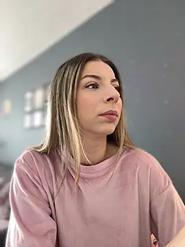 Snapshot of Mia_Ethan chatting on 5, 4, 2026 Mia Ethan online show from 5, 4, 2026