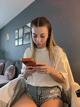 Mia Ethan online show from 25, 7, 2026