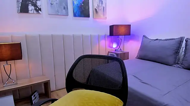 DaniRousse online show from 5, 4, 2026