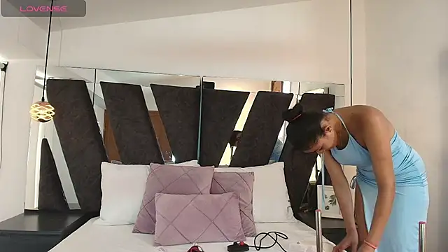 Milkdulce1 online show from 26, 11, 2025