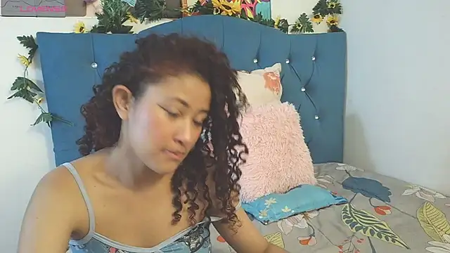 Milkdulce1 online show from 22, 12, 2025