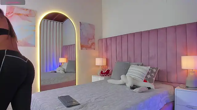 Aleja arango1 online show from 24, 11, 2025