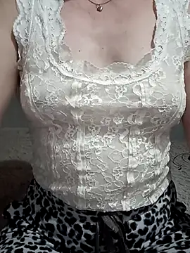 Snapshot of NEW_CRYSTAL chatting on 3, 11, 2025 NEW CRYSTAL online show from 3, 11, 2025