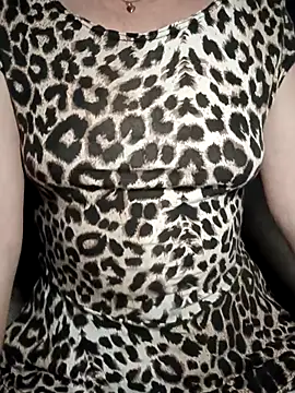 Snapshot of NEW_CRYSTAL chatting on 5, 11, 2025 NEW CRYSTAL online show from 5, 11, 2025