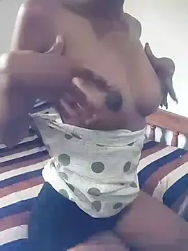 Snapshot of Chamari075 chatting on 16, 9, 2025 Chamari075 online show from 16, 9, 2025