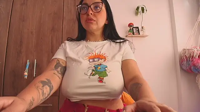 Snapshot of Vioolletta chatting on 6, 4, 2026 Vioolletta online show from 6, 4, 2026