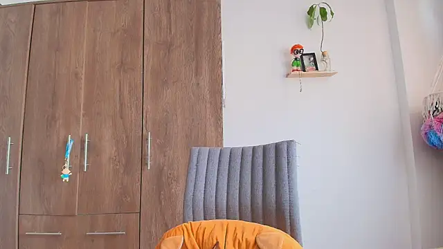 Snapshot of Vioolletta chatting on 7, 4, 2026 Vioolletta online show from 7, 4, 2026