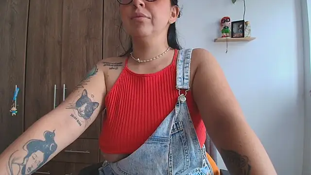 Snapshot of Vioolletta chatting on 16, 4, 2026 Vioolletta online show from 16, 4, 2026