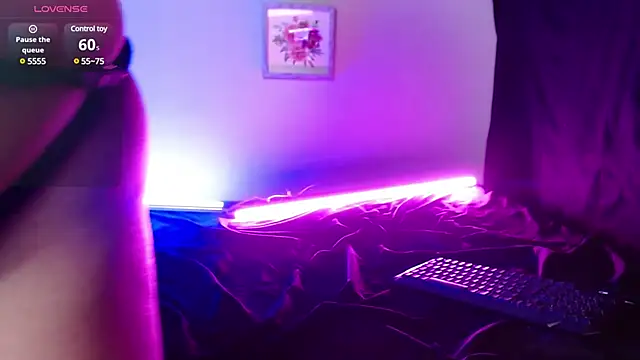 Snapshot of aliciarobinsXXX chatting on 4, 3, 2025 aliciarobinsXXX online show from 4, 3, 2025