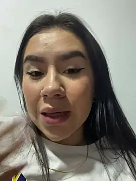 Snapshot of Im_Valen_Cute chatting on 4, 1, 2025 Im Valen Cute online show from 4, 1, 2025