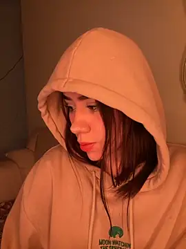 Snapshot of Im_Valen_Cute chatting on 1, 10, 2025 Im Valen Cute online show from 1, 10, 2025
