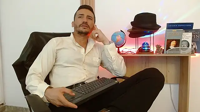 Reiko 85  online show from 13, 11, 2025