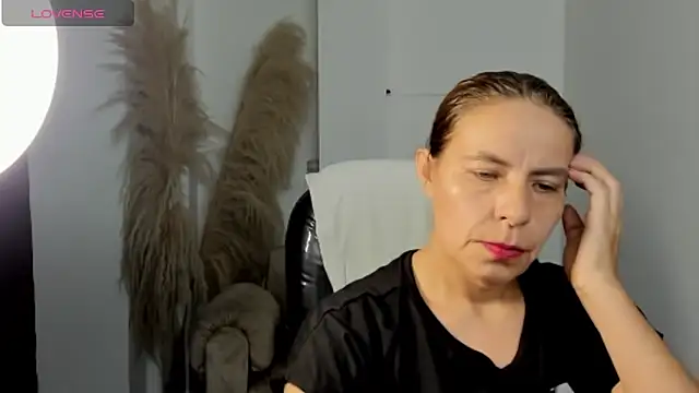 Milf karlye online show from 15, 4, 2026