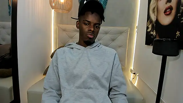 Snapshot of royce_ebony chatting on 19, 3, 2026 royce ebony online show from 19, 3, 2026