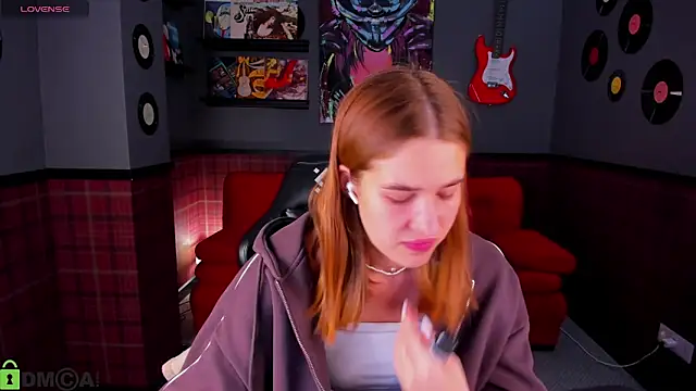 Jennifer Wadee online show from 8, 4, 2026