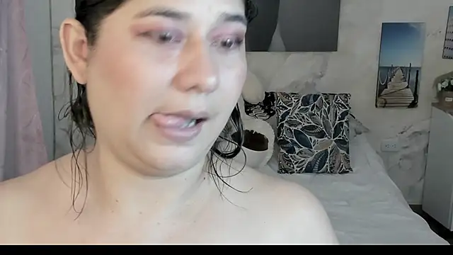 Snapshot of alinabozz1 chatting on 9, 4, 2026 alinabozz1 online show from 9, 4, 2026