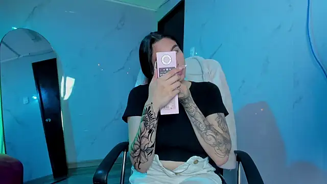 ChloeeTompson  online show from 2, 10, 2025