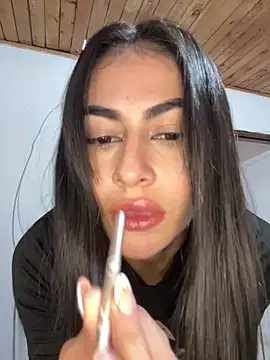 Snapshot of emilie_xx_ chatting on 12, 10, 2025 emilie xx online show from 12, 10, 2025