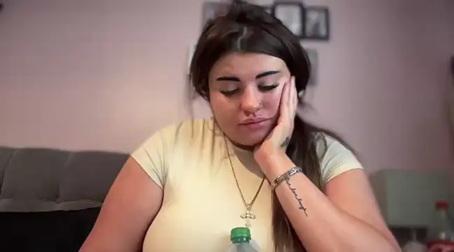 Snapshot of curvybabesx1 chatting on 10, 3, 2025 curvybabesx1 online show from 10, 3, 2025