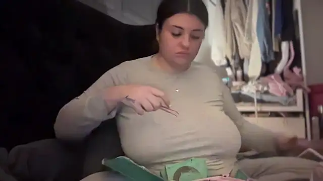 Snapshot of curvybabesx1 chatting on 12, 10, 2025 curvybabesx1 online show from 12, 10, 2025