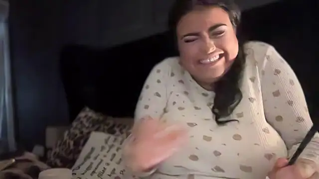 Snapshot of curvybabesx1 chatting on 14, 10, 2025 curvybabesx1 online show from 14, 10, 2025