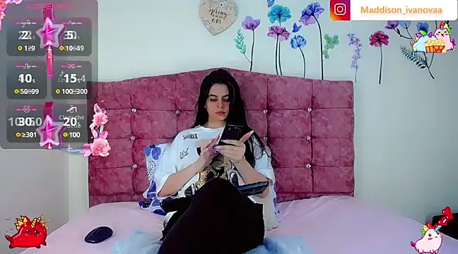 Snapshot of Madisson_Ivanova chatting on 13, 12, 2024 Madisson Ivanova online show from 13, 12, 2024