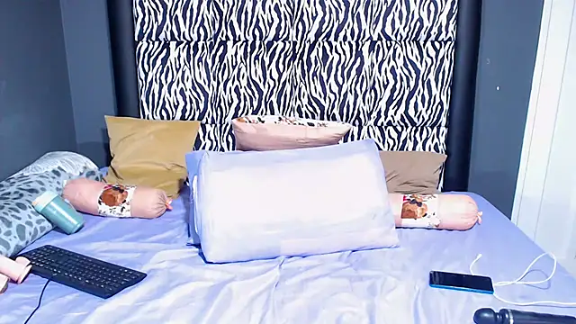 Snapshot of KinkyTall85 chatting on 25, 2, 2025 KinkyTall85 online show from 25, 2, 2025