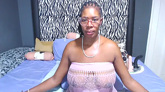 Snapshot of KinkyTall85 chatting on 7, 3, 2025 KinkyTall85 online show from 7, 3, 2025