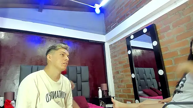 EmilyHot 1 online show from 13, 12, 2024