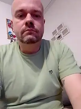 Snapshot of mikaaaaase chatting on 19, 10, 2025 mikaaaaase online show from 19, 10, 2025