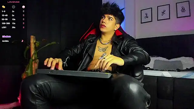 Snapshot of LyleBennett_ chatting on 27, 7, 2026 LyleBennett online show from 27, 7, 2026
