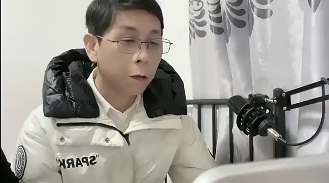 Snapshot of TGH521 chatting on 12, 1, 2025 TGH521 online show from 12, 1, 2025