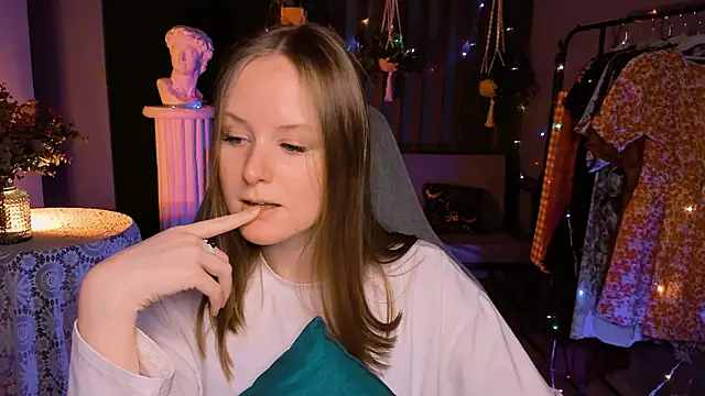 VivienLeeigh online show from 28, 12, 2024