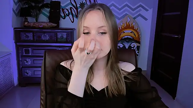 VivienLeeigh online show from 12, 3, 2025